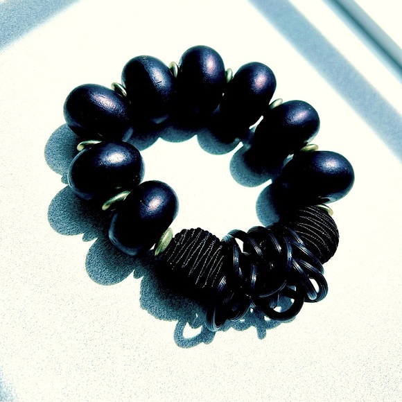 Chico's black and silver stretch bracelet - Picture 1 of 3